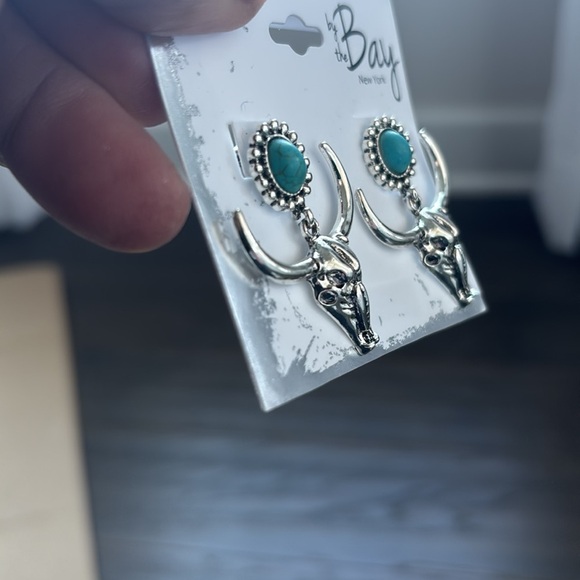 By The Bay NY Bull head skull,faux turquoise stone,silver tone post earrings - Picture 4 of 4